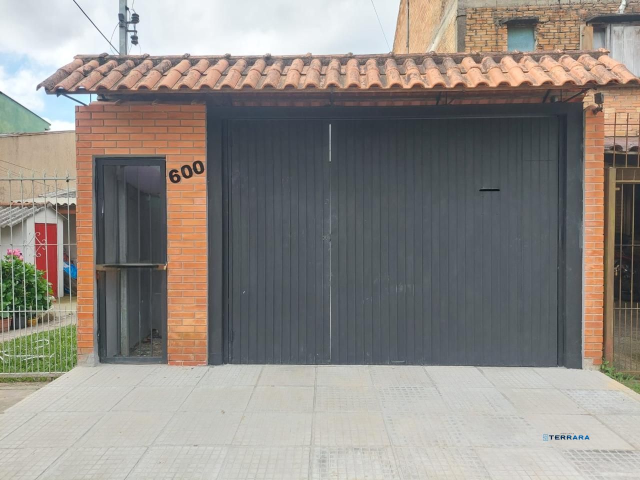 Casa mobiliada dois dormitórios e vaga no bairro  Hipica.