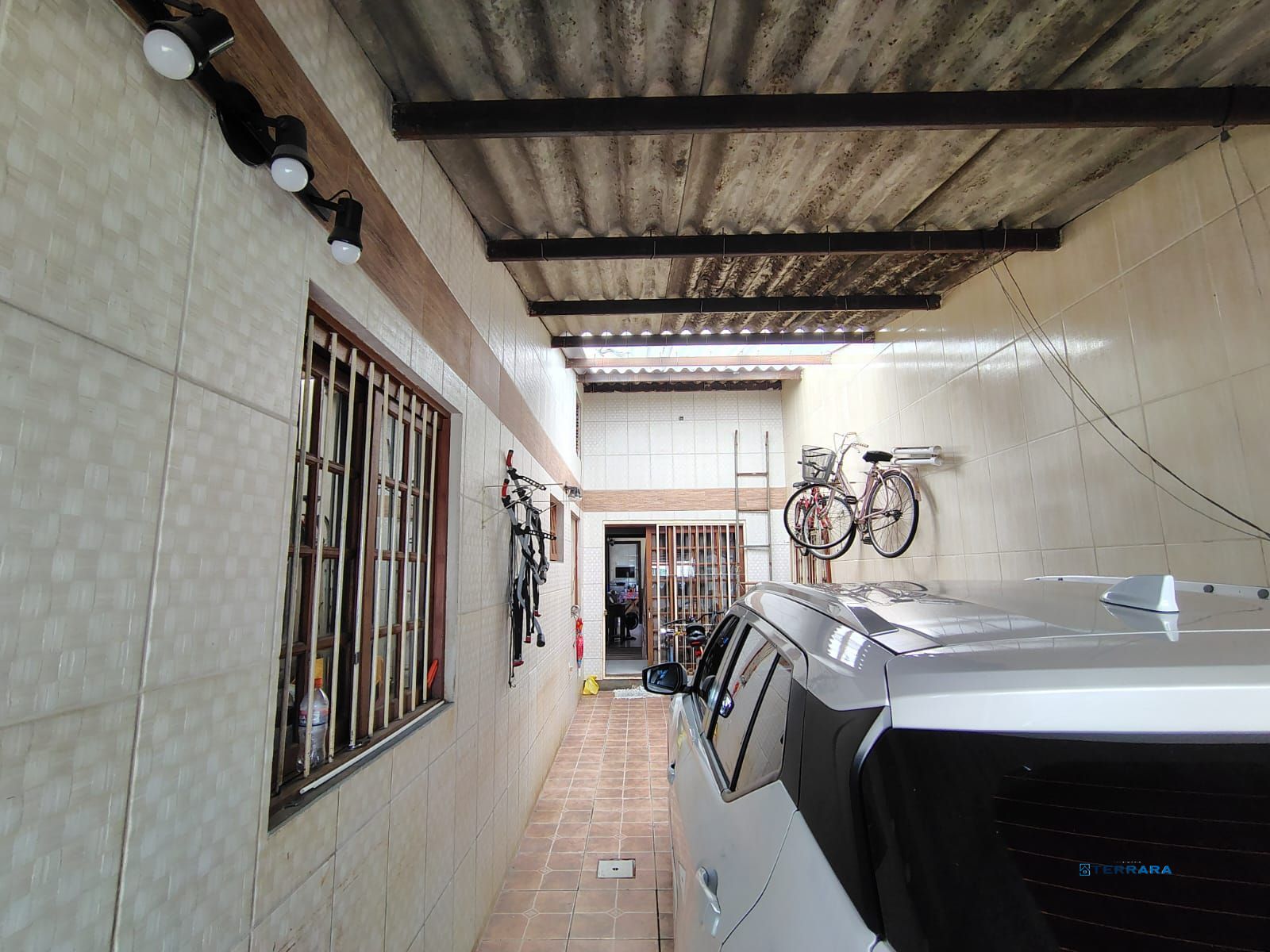 Casa no Bairro Nova Esteio com 200m² de área privativa  e 03 (Três) quartos.