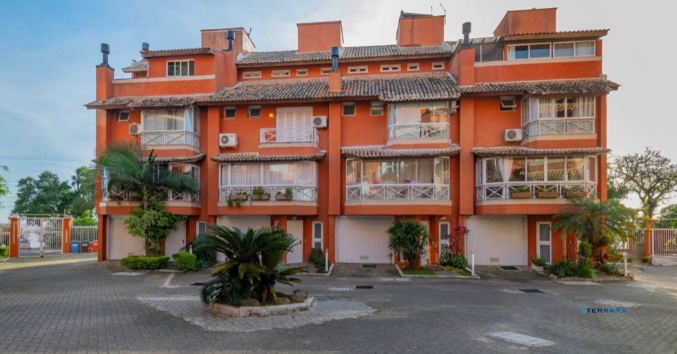 Casa em Condomínio Fechado no Bairro Vila Assunção  de Porto Alegre/RS