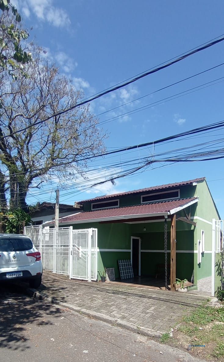 Casa com 02 quartos e 01 vaga no Bairro Cavalhada