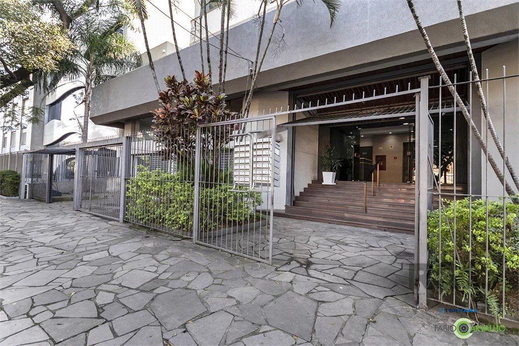 loja com 68 m² no bairro Santana