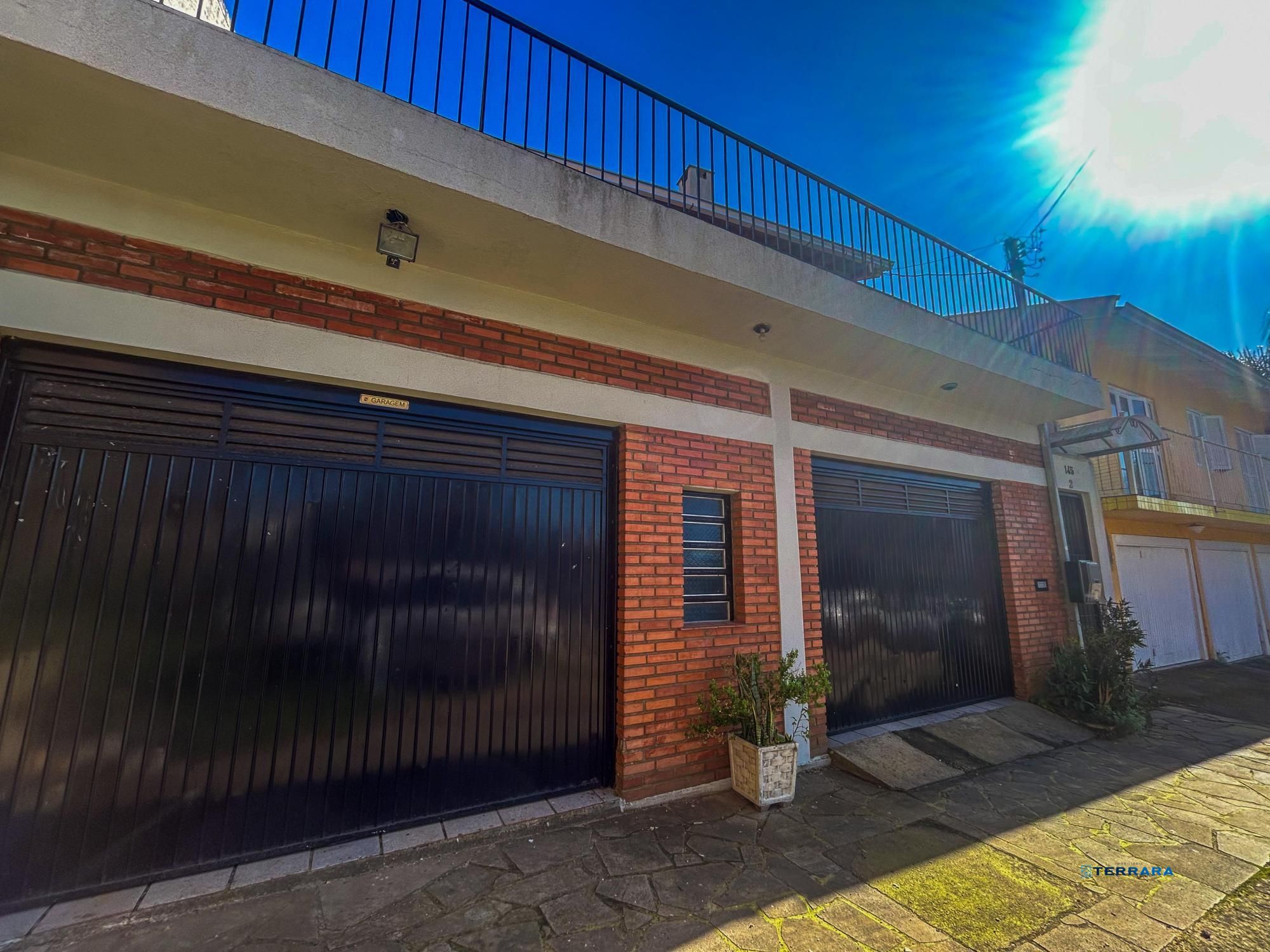 Casa 3 Dormitórios com Suíte à Venda na Vila Nova em Porto Alegre