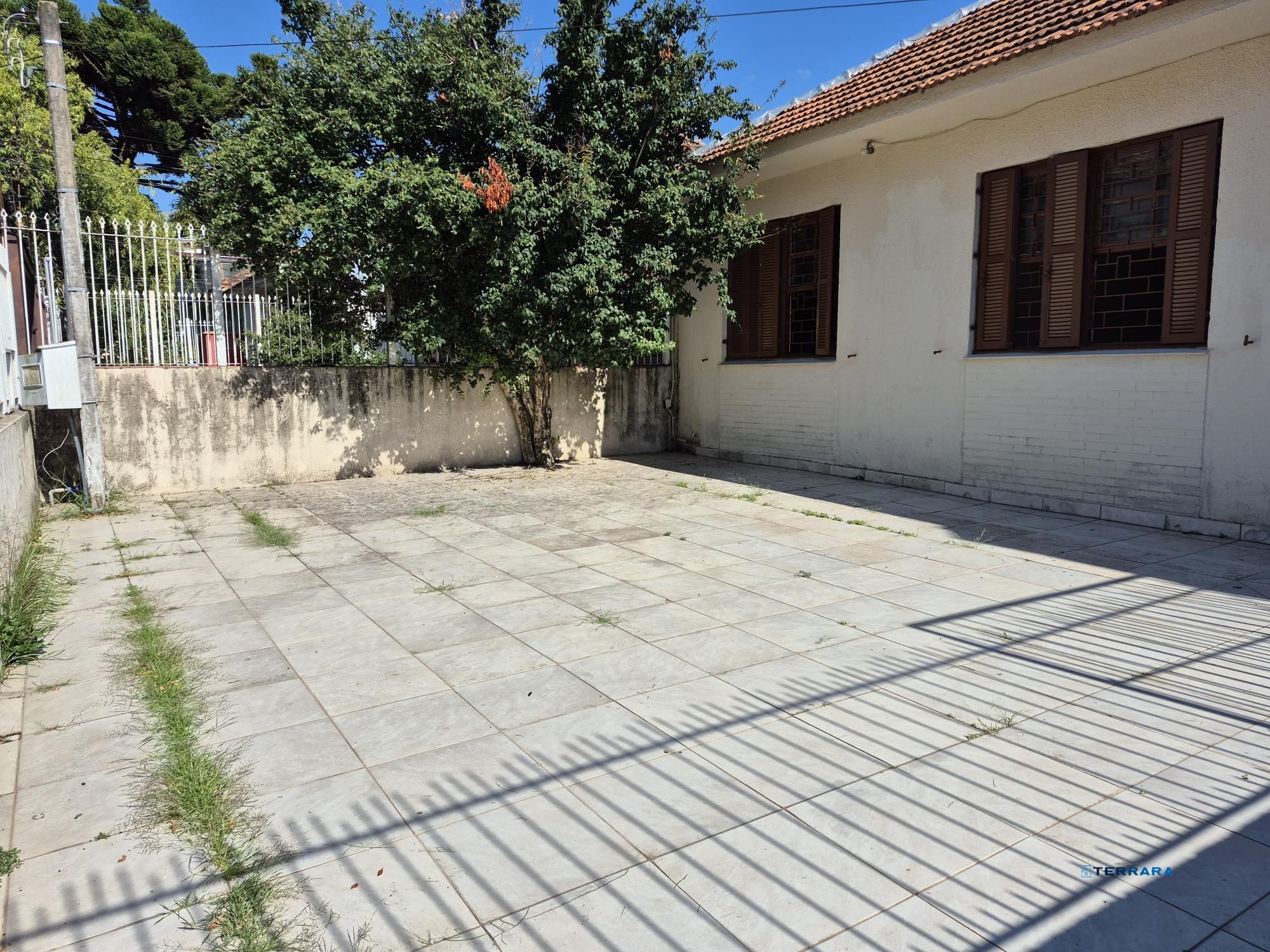 Casa Residencial de 4 Quartos com Piscina e Churrasqueira em Porto Alegre