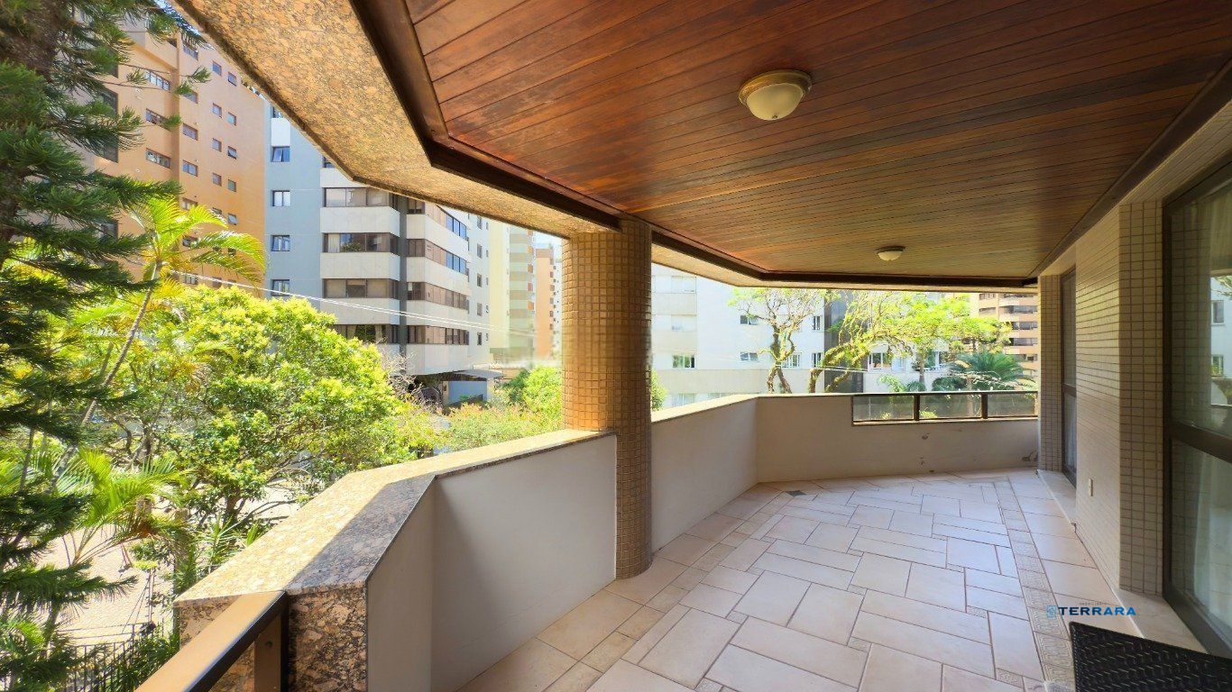 Apartamento semimobiliado com 2 suítes e 4 quartos no cobiçado bairro Bela Vista