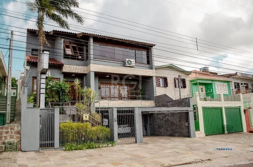Casa com 5 dormitórios, 550 m²  no Bairro Vila Jardim - Porto Alegre/RS