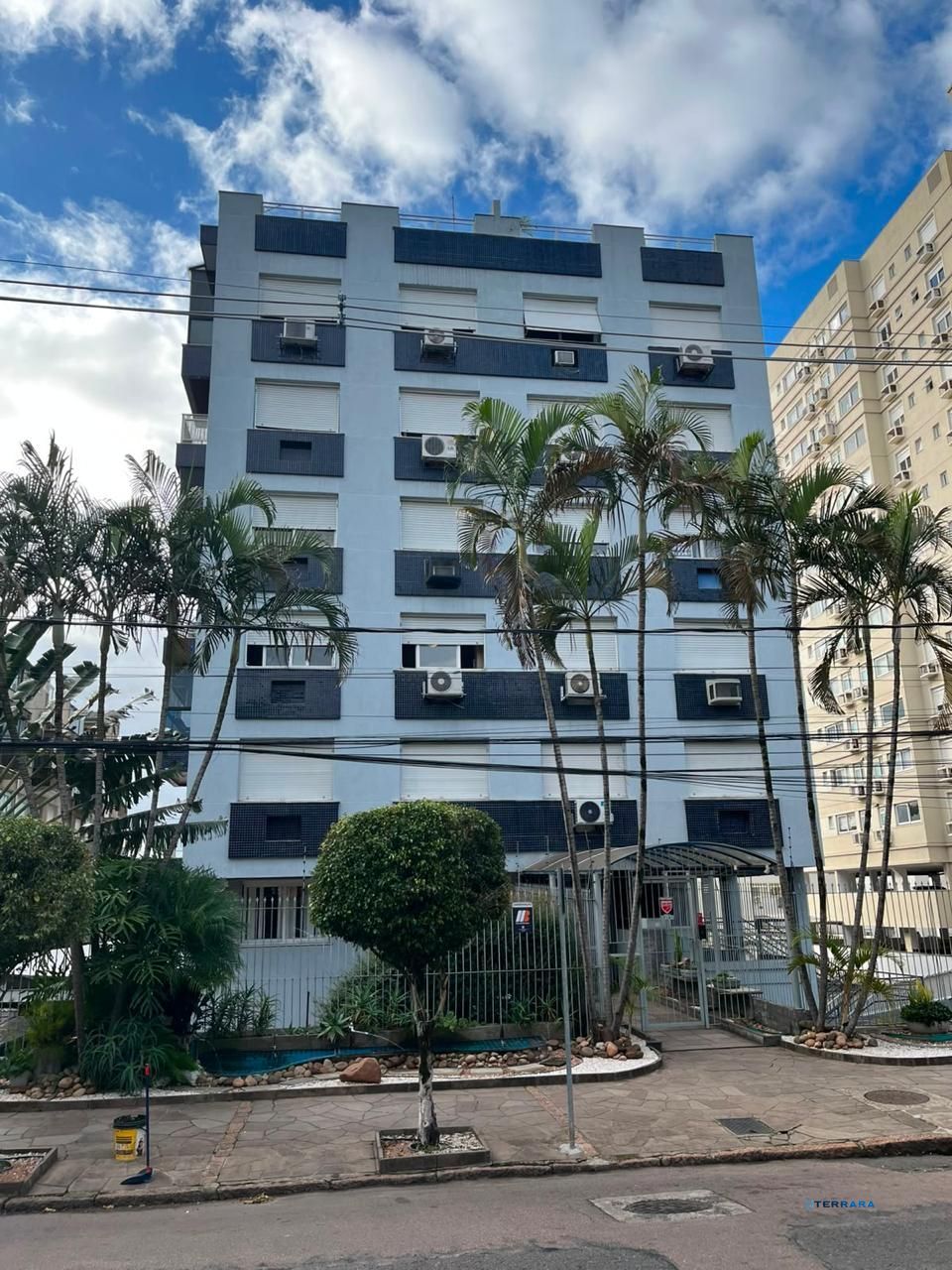 apartamento de 2 dormitórios a venda na rua Roque Calage