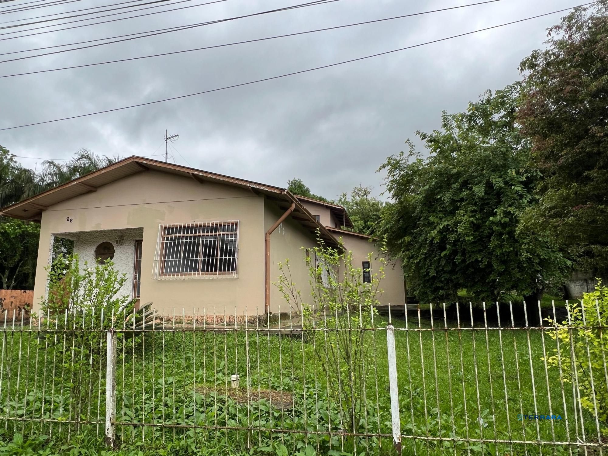 Chácara a venda com casa de 170 m2, terreno com 968 m2 em  Nova Santa Rita