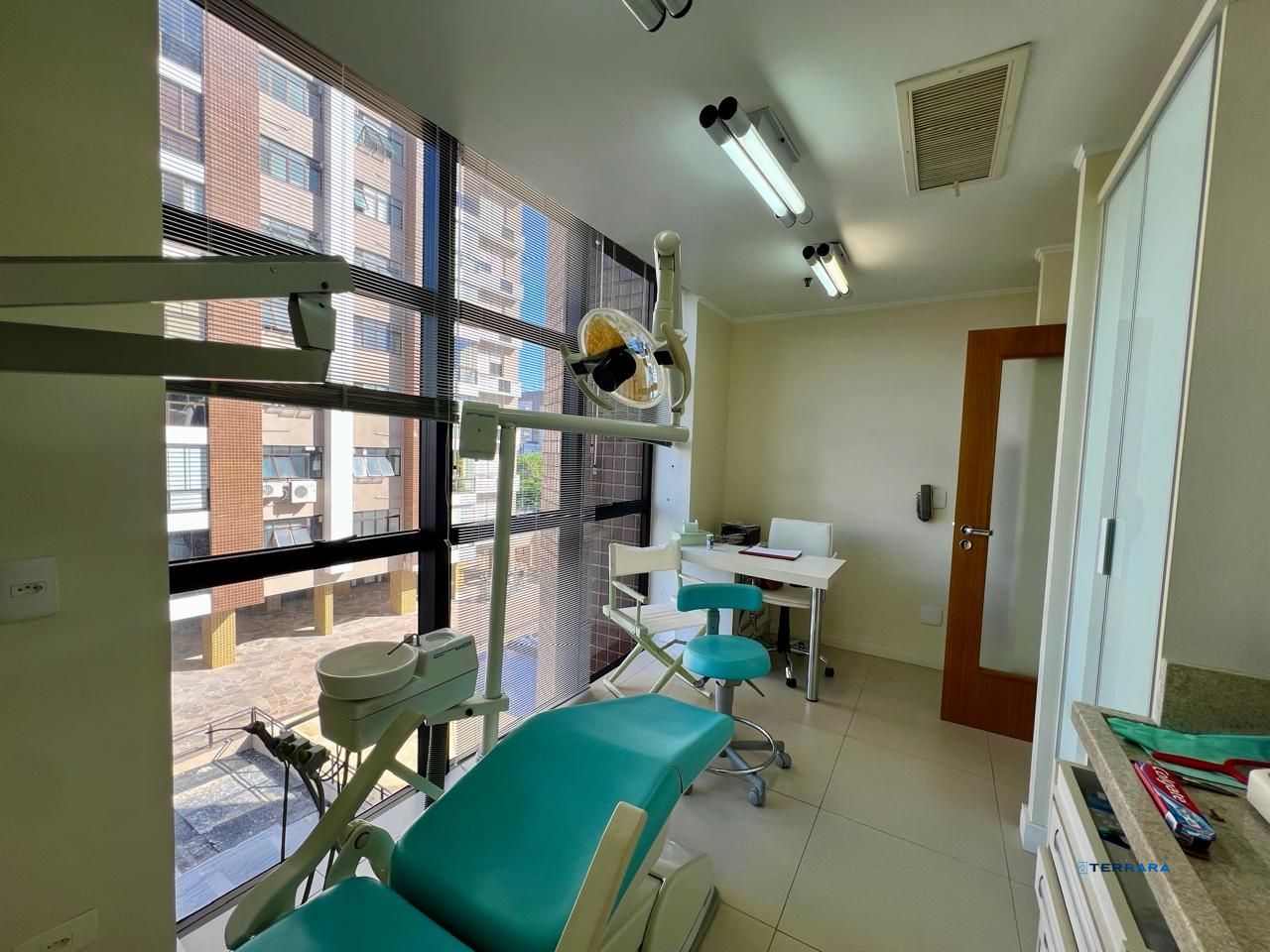 Sala Comercial, 1 sala, à venda, 38 m², Moinhos de Vento - Porto Alegre — foto 3