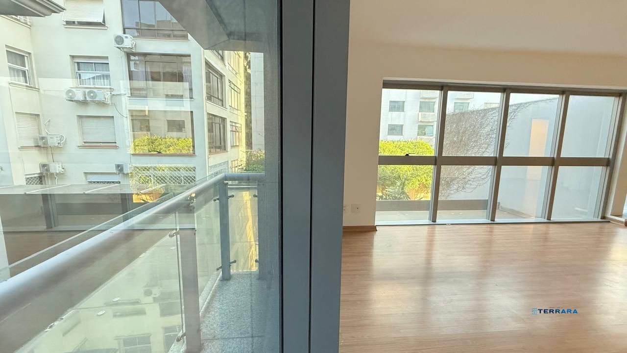 Sala Comercial, 1 sala, à venda, 57 m², Moinhos de Vento - Porto Alegre — foto 2