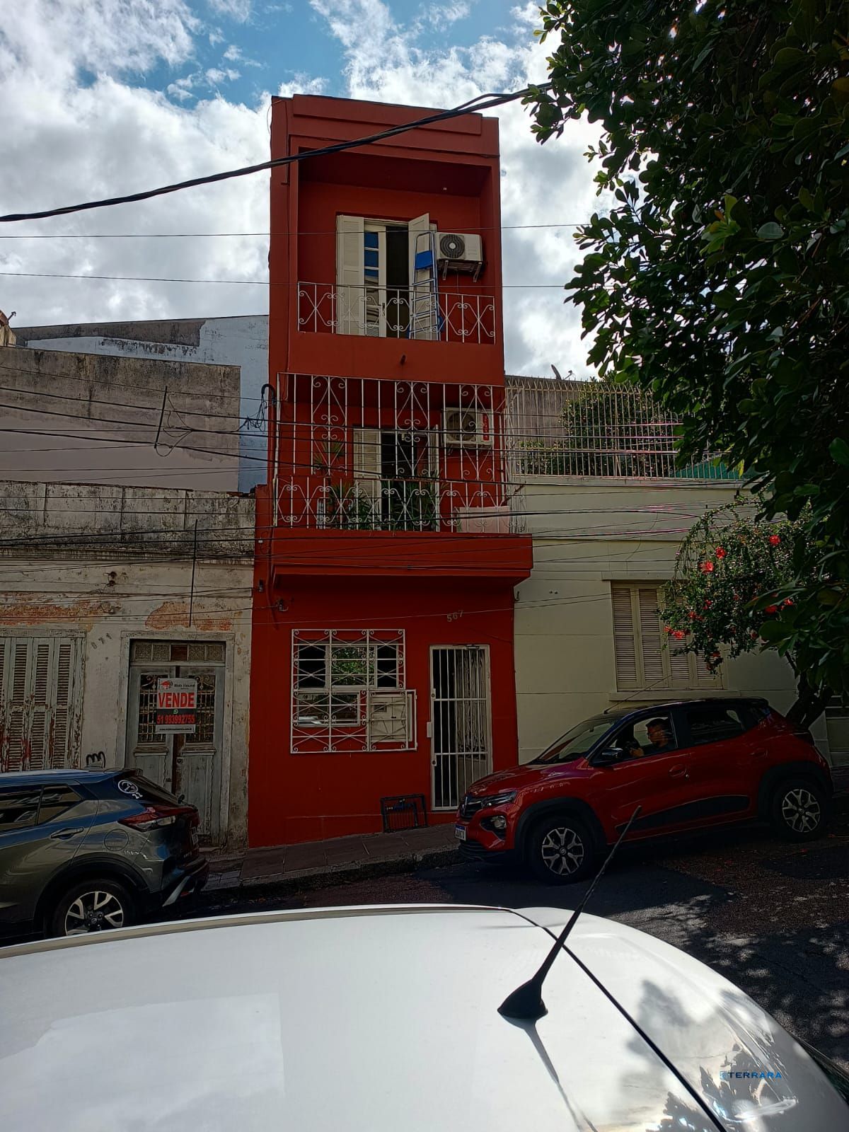 Sobrado funcional com três pavimentos no centro de Porto Alegre!