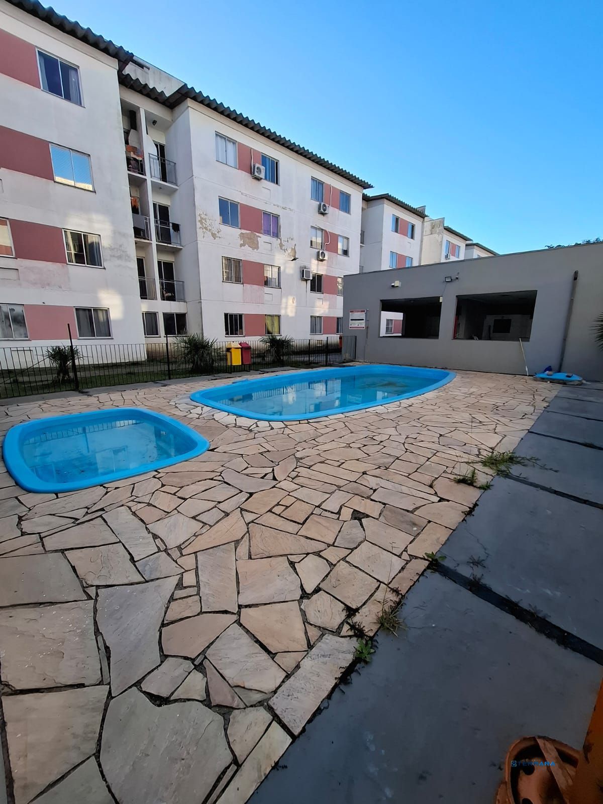 Apartamento 2 dromitórios - bairro restinga.