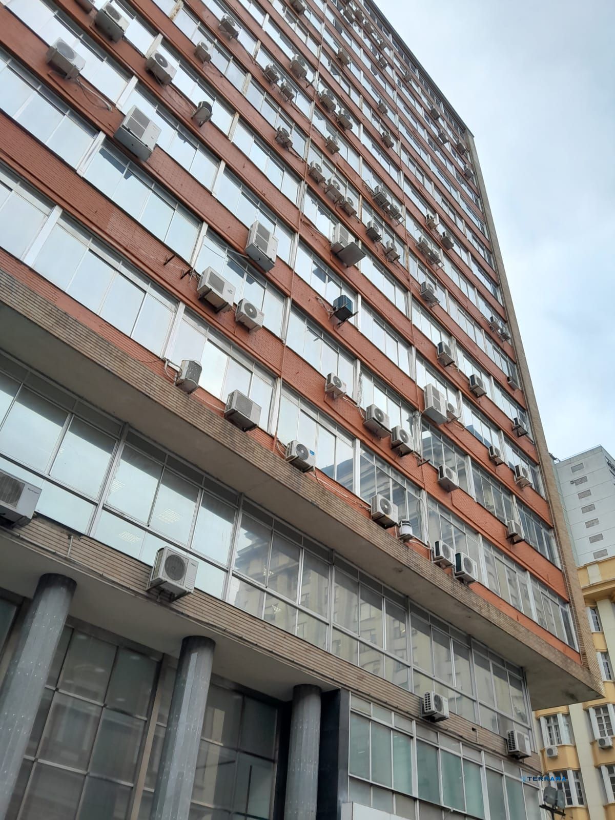 Salas com  meio andar,para empresas ou órgãos públicos com 262,41m2 ,Centro