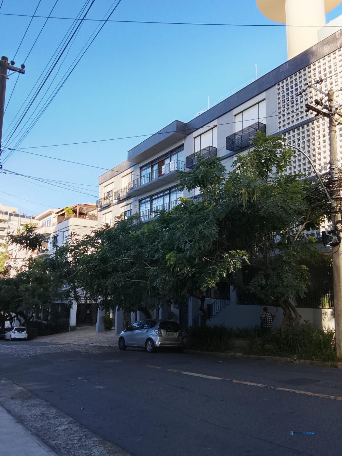 Oportunidade Única! Apartamento Semimobiliado de 3 Quartos e 1 Suíte Região Nobre em Porto Alegre