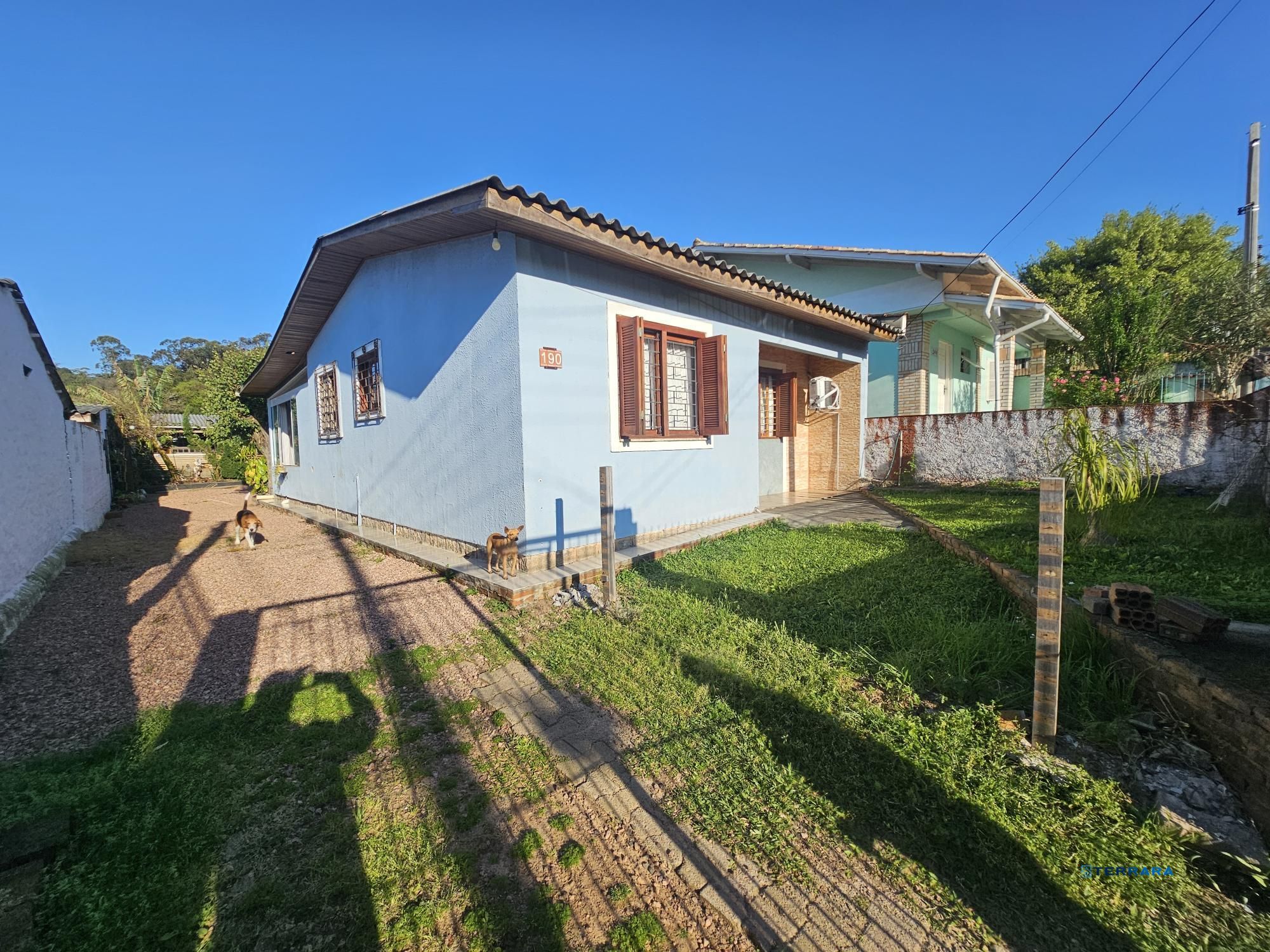 Casa para Venda - 79.22m² 2 dormitórios, + casa de 1 dormitório nos fundos, piscina e quiosque com churrasqueira - Espirito Santo