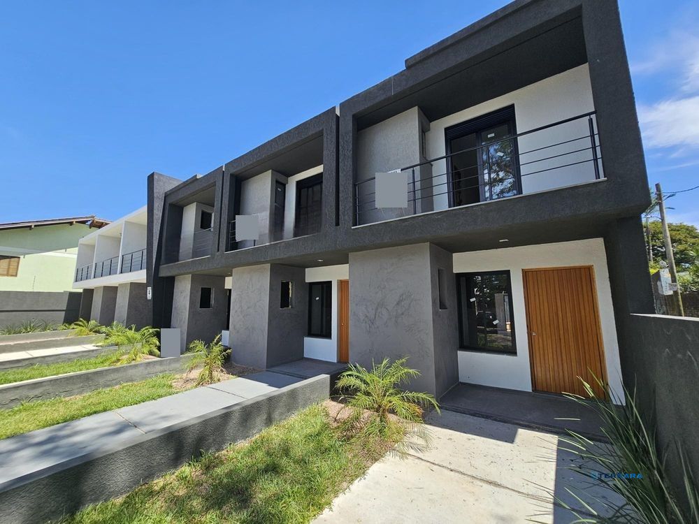 Casa em Porto Alegre, no bairro Aberta dos Morros, com 3 dormitório(s), e 3 banheiros, à venda.