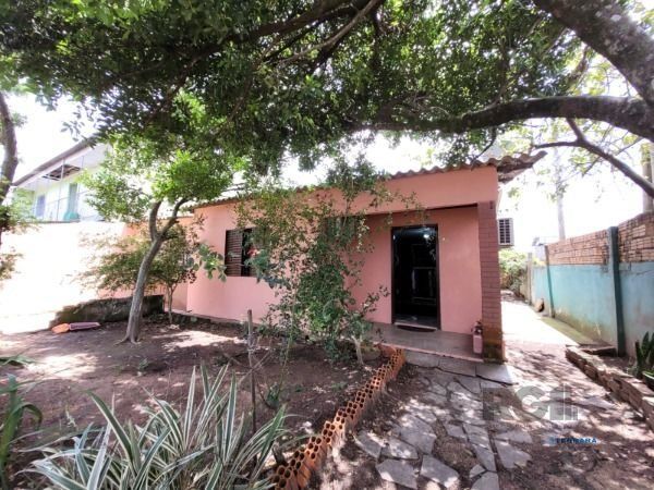 Casa em Porto Alegre, no bairro Restinga, com 5 dormitório(s), e 5 banheiros, à venda.