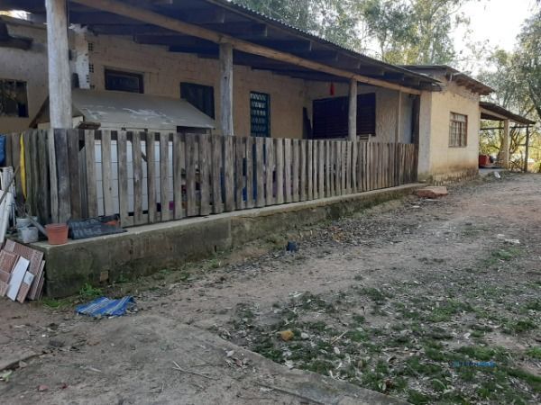 Sítio para Venda - 200m², 3 dormitórios, 4 vagas - Lami