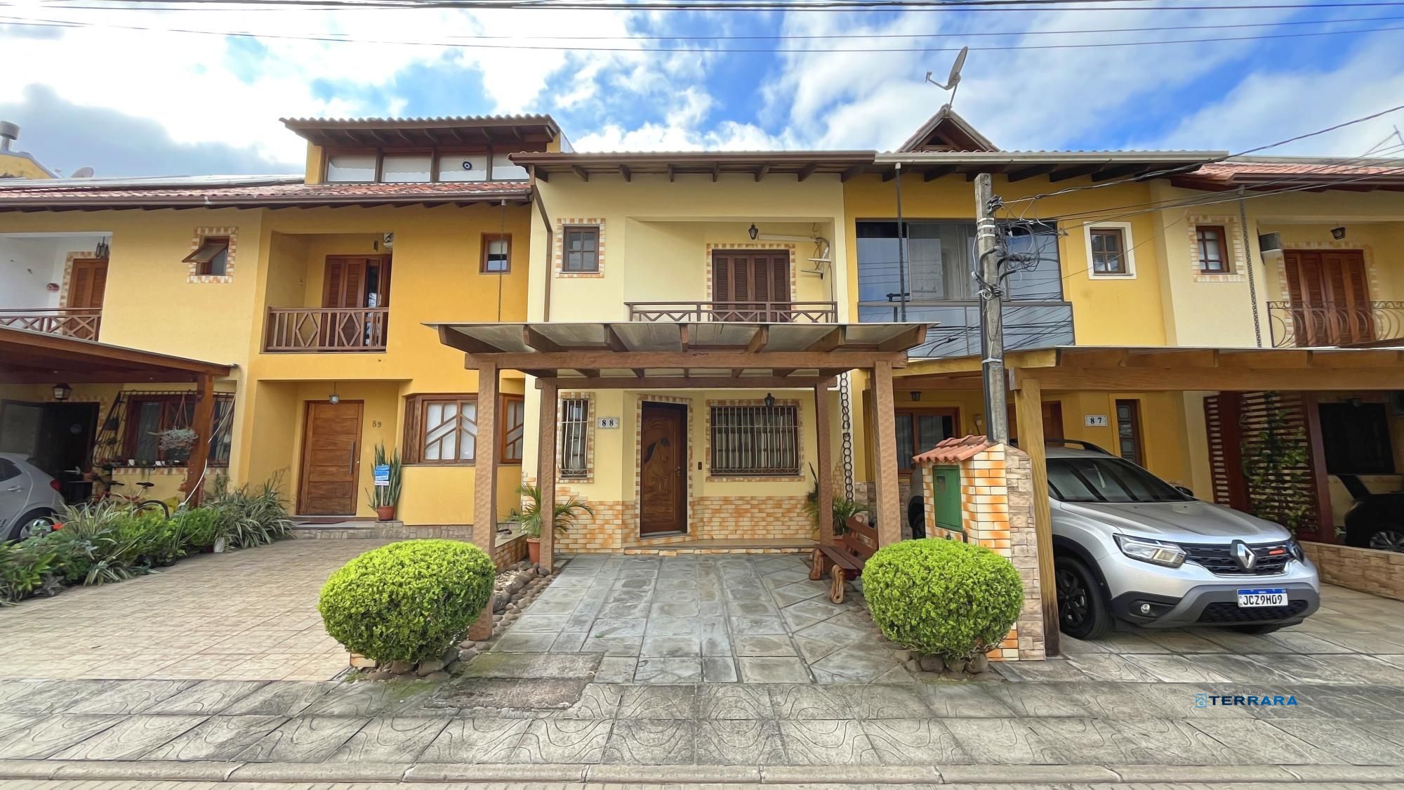Casa Condominio para Venda - 96m², 3 dormitórios, sendo 1 suites, 2 vagas - Hípica
