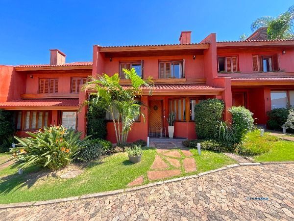 Casa Condominio em Porto Alegre, no bairro Cristal, com 4 dormitório(s), e 4 banheiros, à venda.