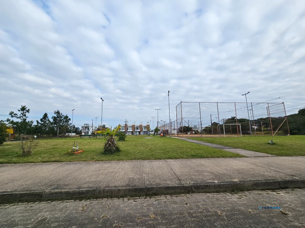 Terreno de esquina residencial ou comercial rua principal loteamento prox Zaffari da Hípica !