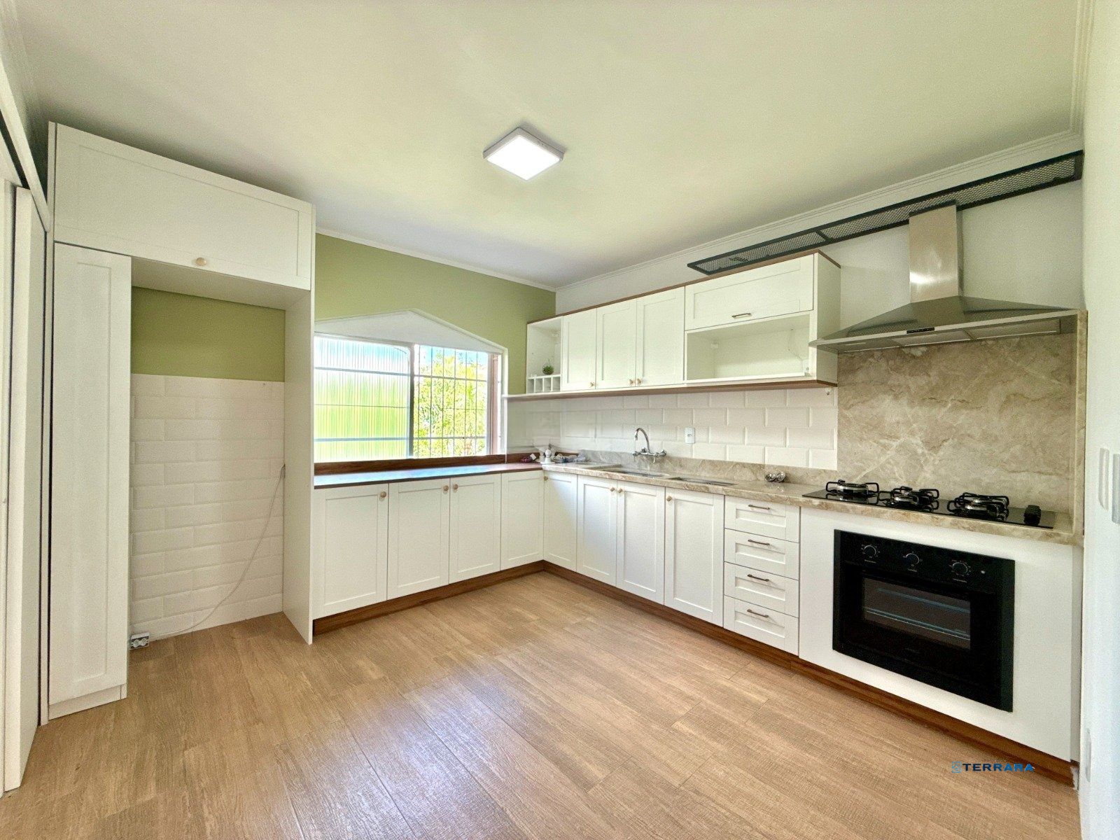 Apartamento todo reformado com 3 dormitórios, 107 m²,  bairro Jardim Lindóia