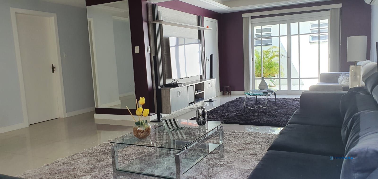Casa térrea com 3 dormitórios, suíte e 3 vagas.