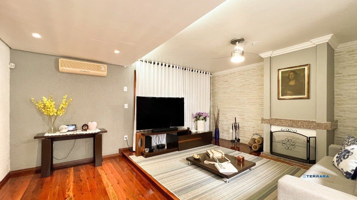 Casa com pátio gourmet e aquecimento solar