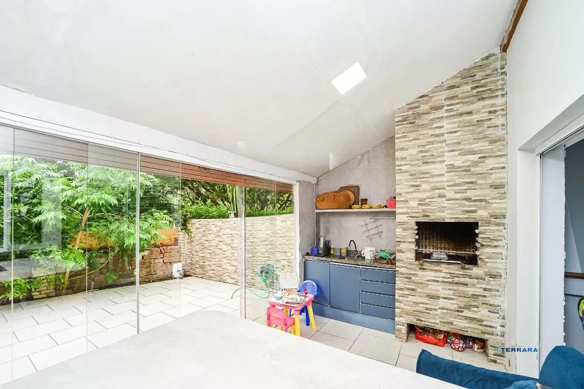 Casa em Condomínio com 3 Quartos, Piscina, Quintal e 2 Vagas
