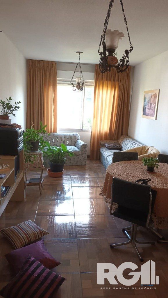 Apartamento com sacada 2 dorm na Avenida Engenheiro Francisco Rodolfo Simch - Sarandi