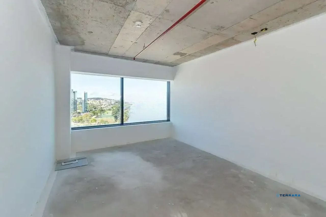 Sala com 33m², localizada no bairro Praia de Belas em Porto Alegre/RS.