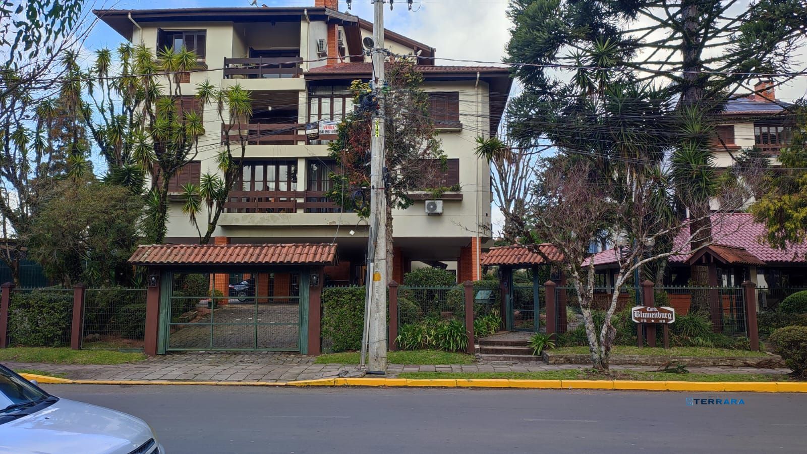 02-FACHADA
