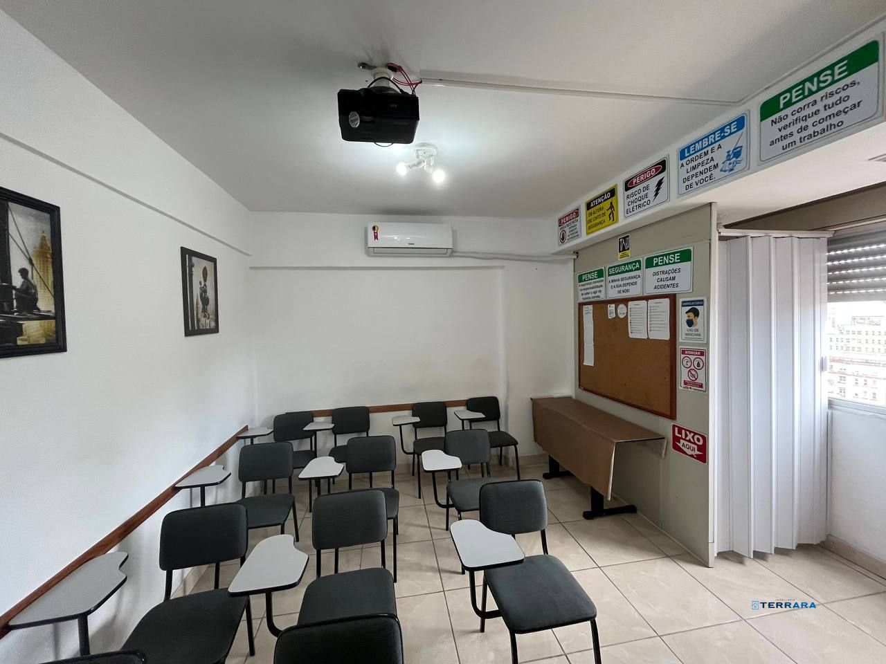 Sala comercial à venda – Andar alto, ótima vista