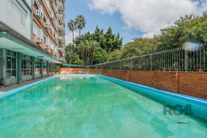 Vendo  apartamento no bairro Floresta, em frente ao colégio Marista São Pedro. com 143,00m2 de área privativa