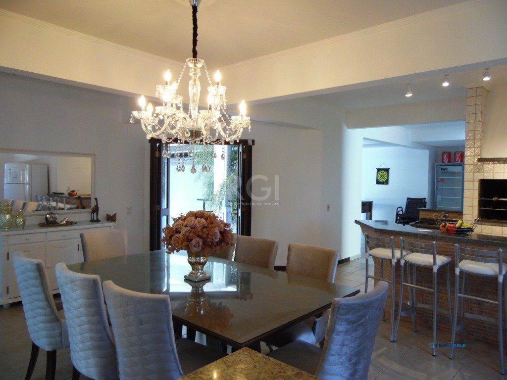 Casa para Venda - 410m², 5 dormitórios, sendo 5 suites, 5 vagas - Centro