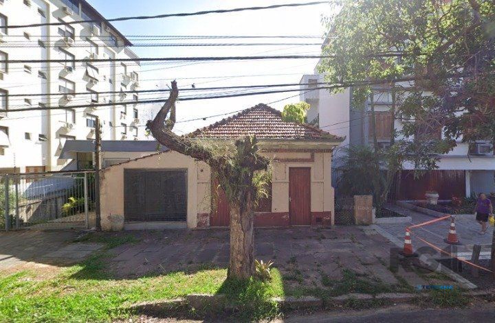 Terreno no Bairro Higienópolis em Porto Alegre com 348 m2