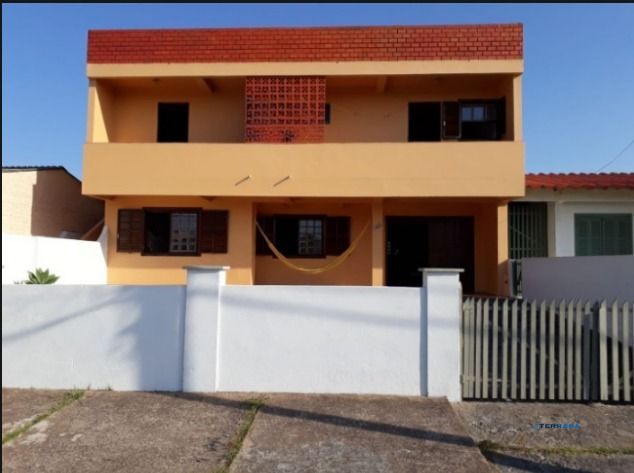 CASA A VENDA,  3 QUARTOS, PRÉDIO  COM DOIS PISOS NO BALNEARIO QUINTÃO EM PALMARES DO SUL.