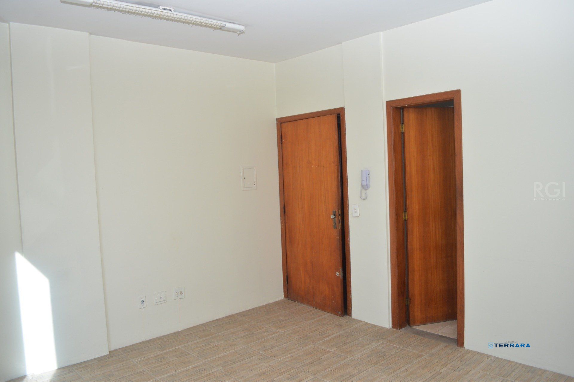 Sala Comercial, à venda, 21 m², São João - Porto Alegre — foto 2