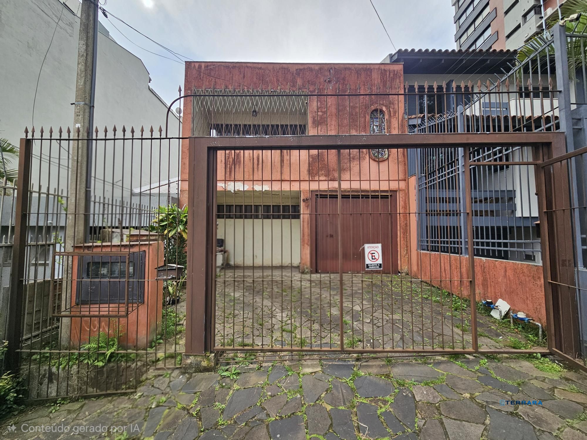 SOBRADO COM MUITO ESPAÇO NO BAIRRO RIO BRANCO!