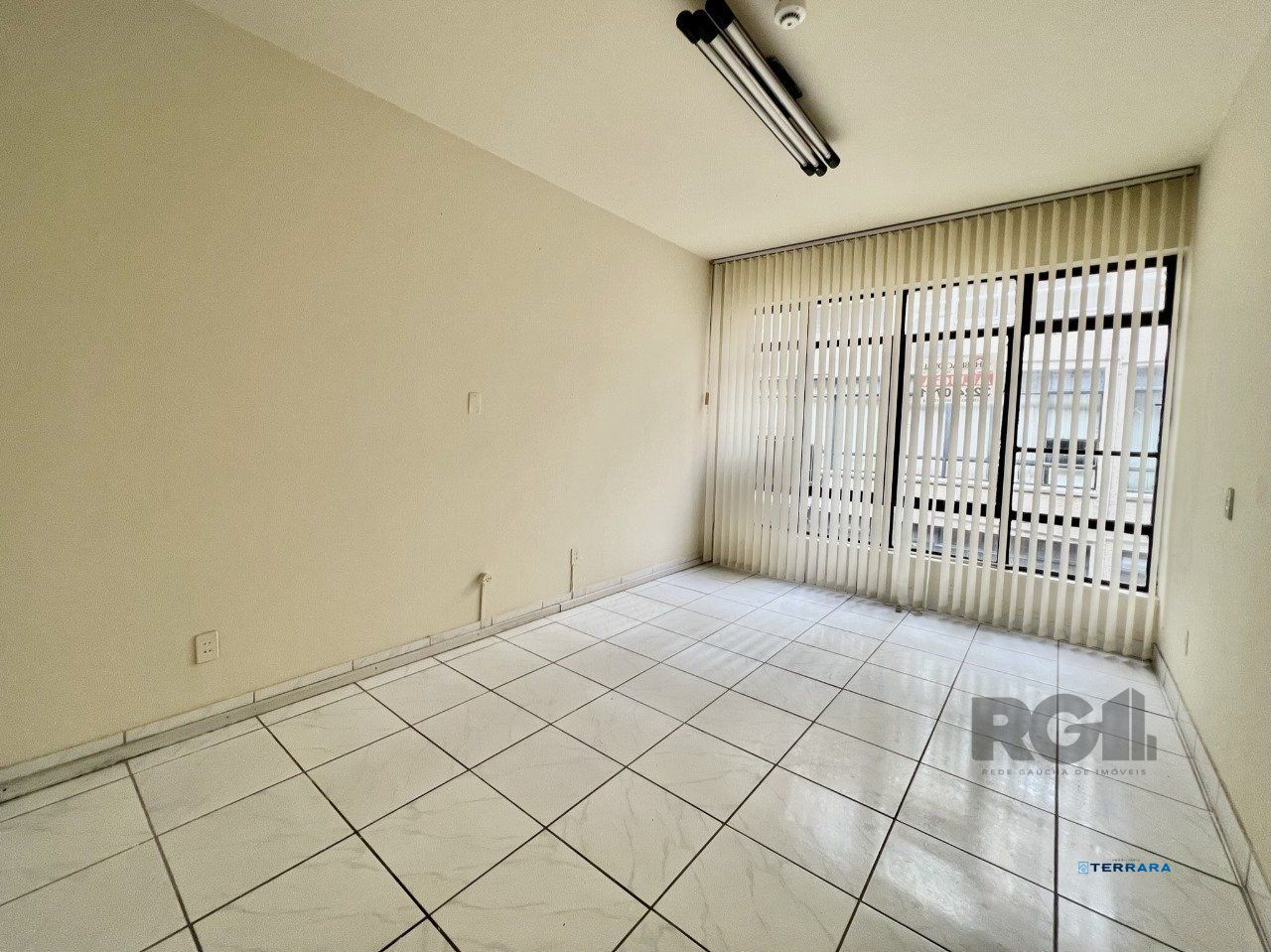 Sala Comercial à venda, 28m², Centro Histórico - Porto Alegre