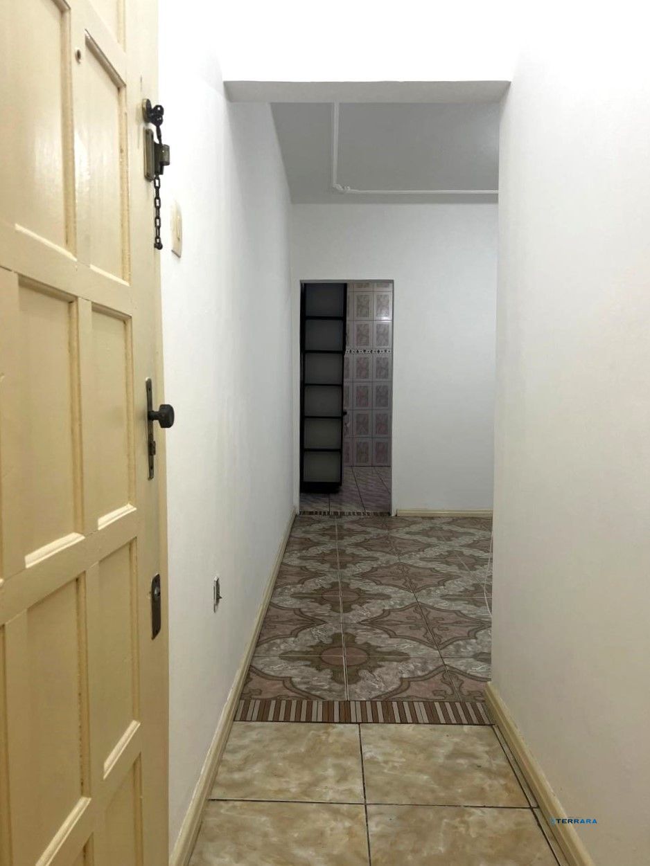 entrada para o living do apartamento