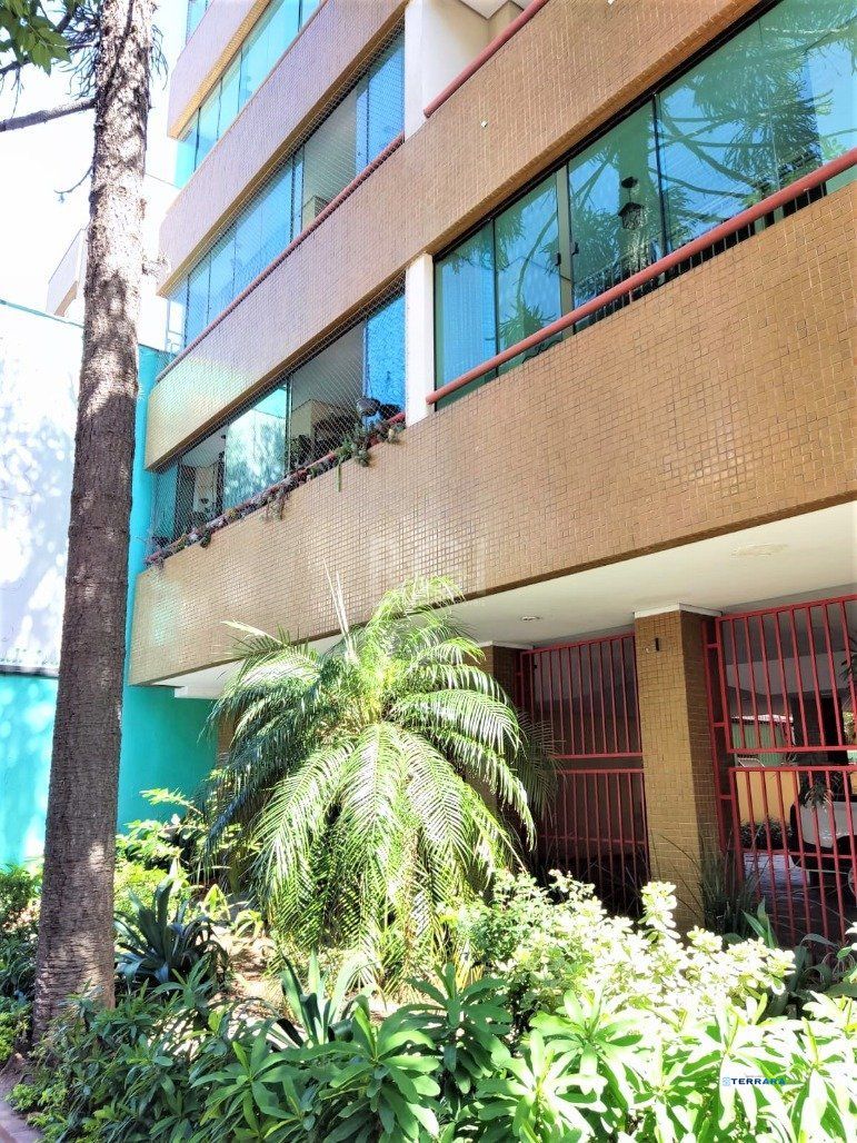 Apartamento 2 dormitórios semimobiliado, living 2 ambientes com lareira, cozinha e área de serviço, banheiro social, sacada e churrasqueira.