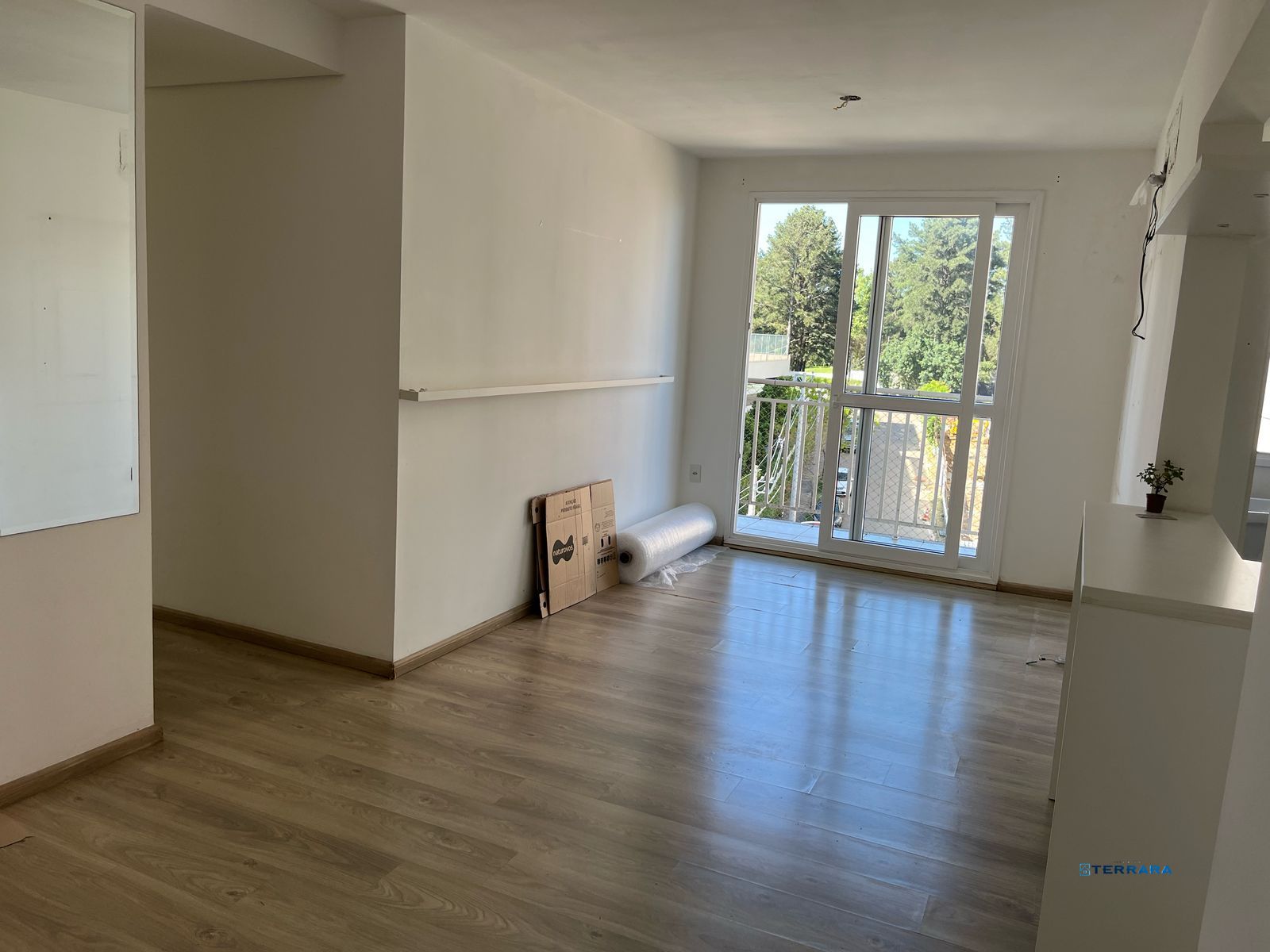 Junto ao Shopping Iguatemi. 3 quartos ( 1 suíte) sacada, churrasqueira e 1 vaga