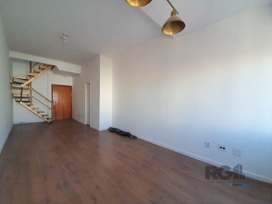 Sala duplex, 67,5m² privativos, boa orientação solar, fundos para a Protásio Alves