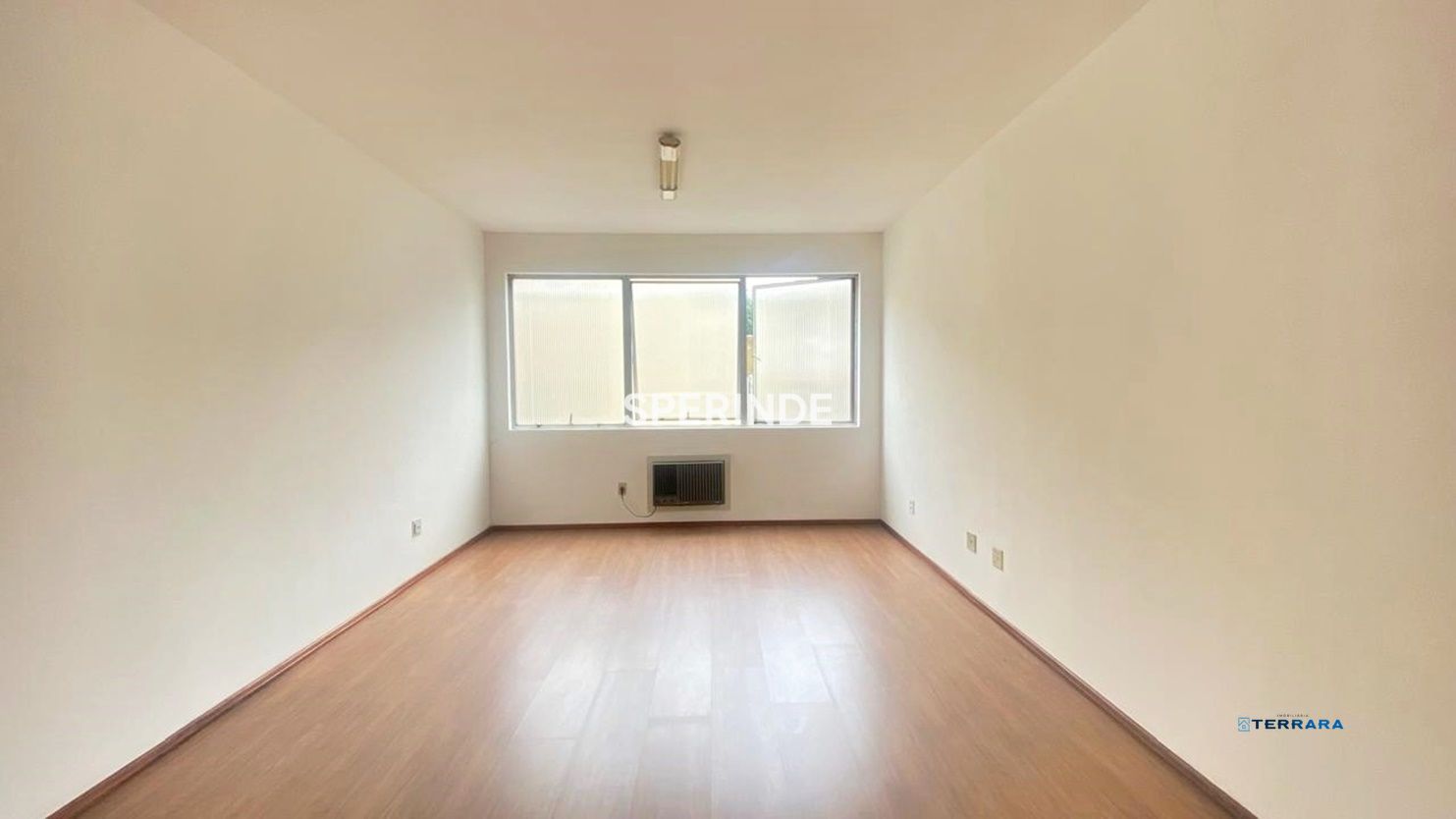 Sala Comercial 1 quartos à venda, 33m², Floresta - Porto Alegre