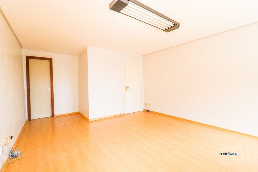 Sala Comercial, à venda, 37 m², Moinhos de Vento - Porto Alegre — foto 3