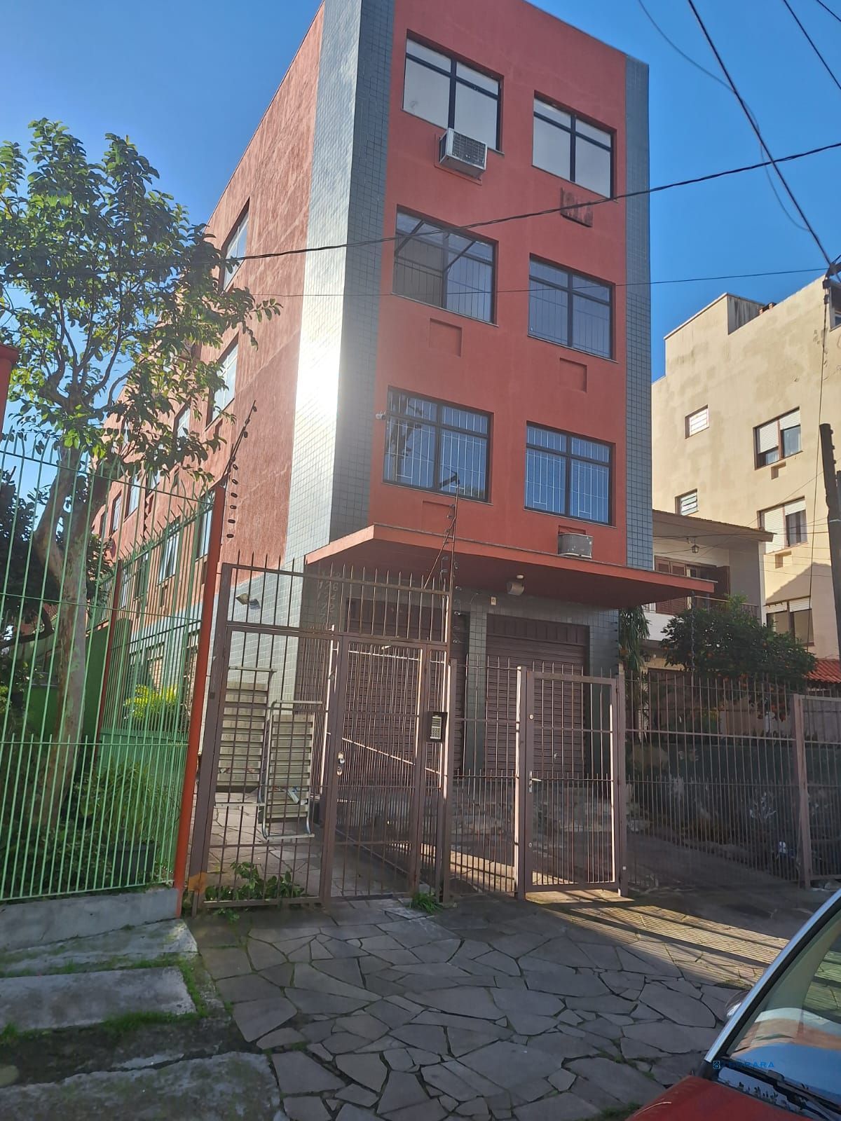 sala comercial na rua Sorocaba, bairro Passo D'areia,com 28,26m2 de área privativa, R$135.000,00