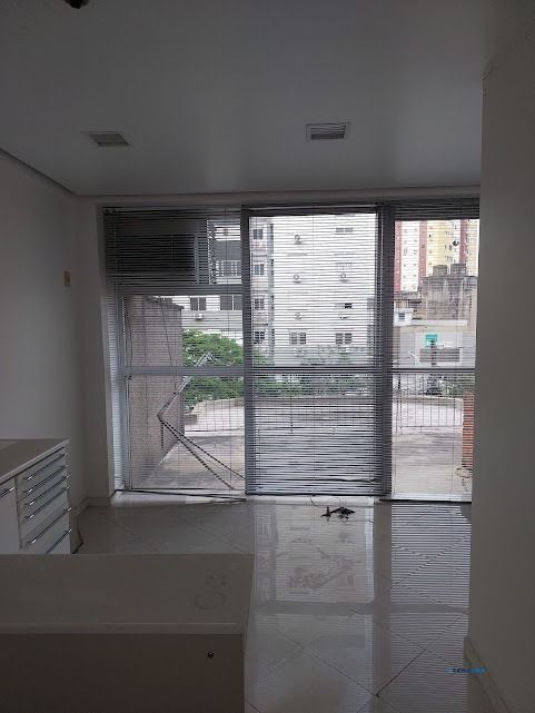 Sala Comercial, 1 sala, à venda, 53 m², Floresta - Porto Alegre — foto 2