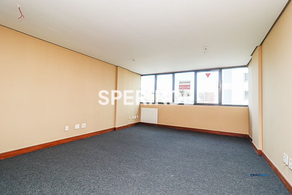 SALA COMERCIAL 37,44M² TRÊS FIGUEIRAS, banh. privativo, piso carpete,
