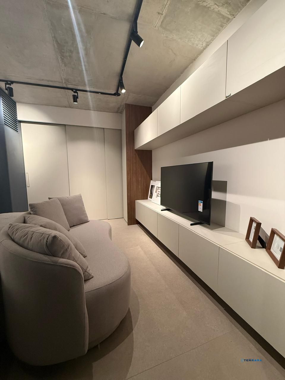 Apartamento Novo, studio grande com 45,97m² privativos, mobiliado, leste norte,  vista, junto ao parcão e zafari cabral
