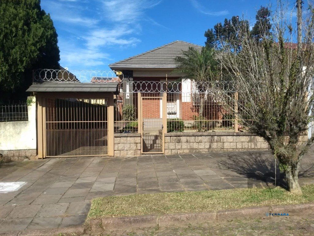 Casa de 168m² - 3 dormitórios, 3 vagas no bairro Nonoai